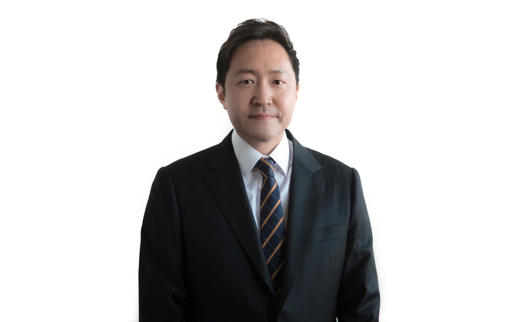 Chris Hwi Lee