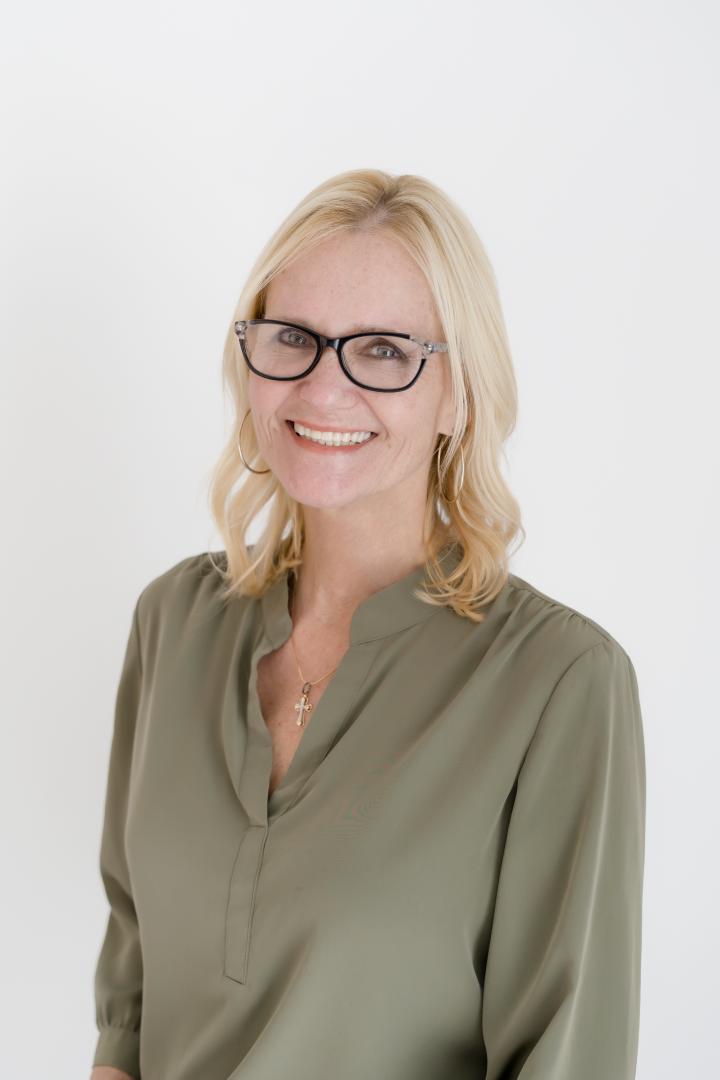 Carolyn Robertson