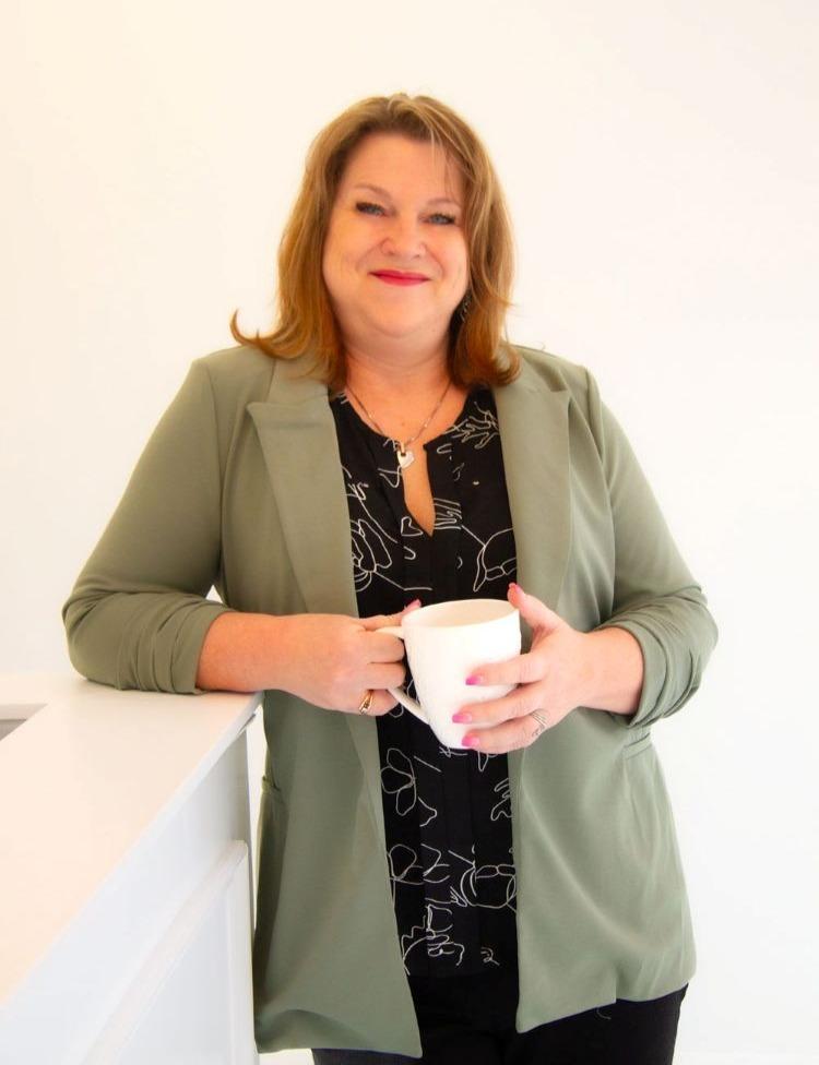 Joanne Holmes