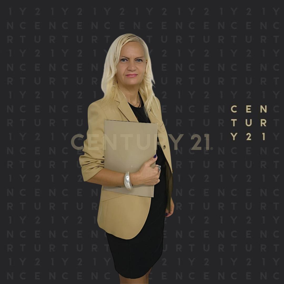 Debora Comand