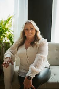 Theresa K Ohlrogge