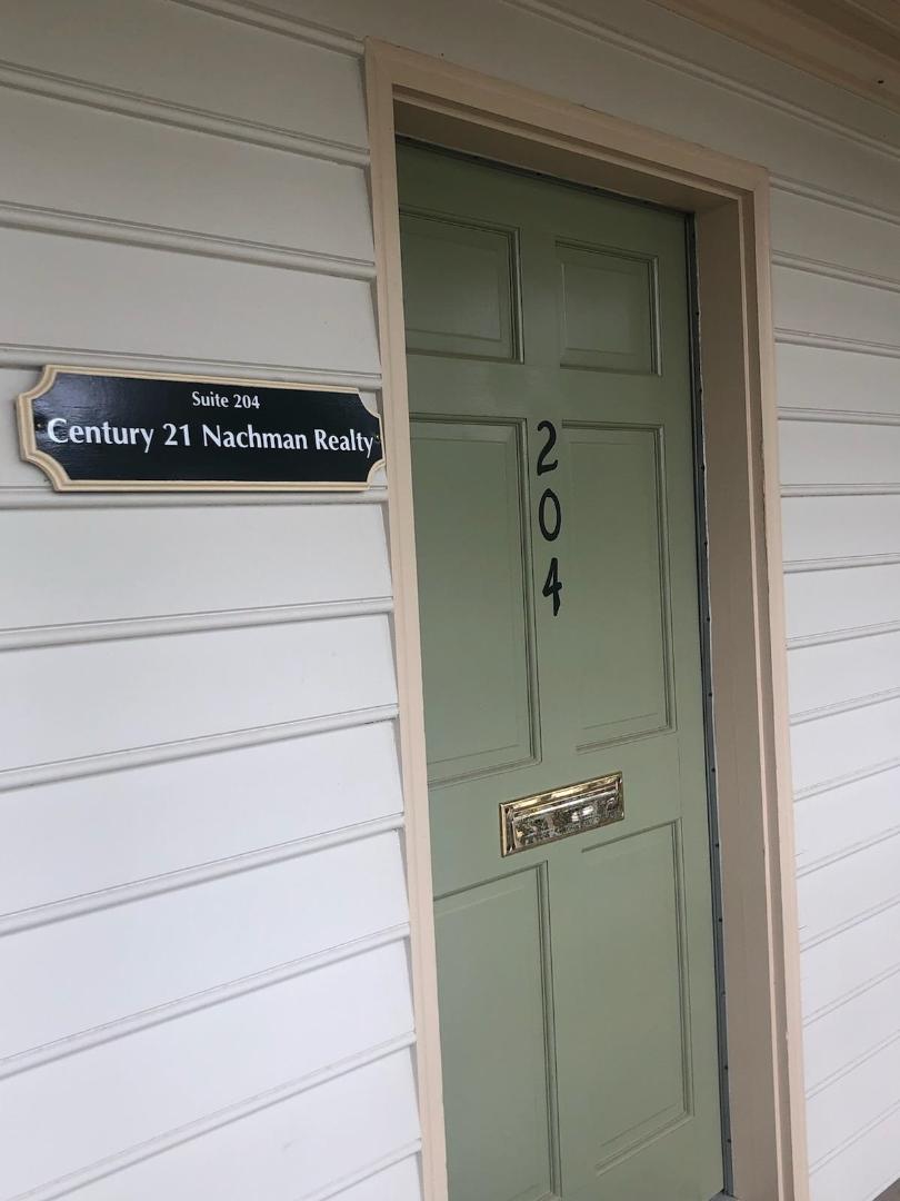 CENTURY 21 Nachman Realty