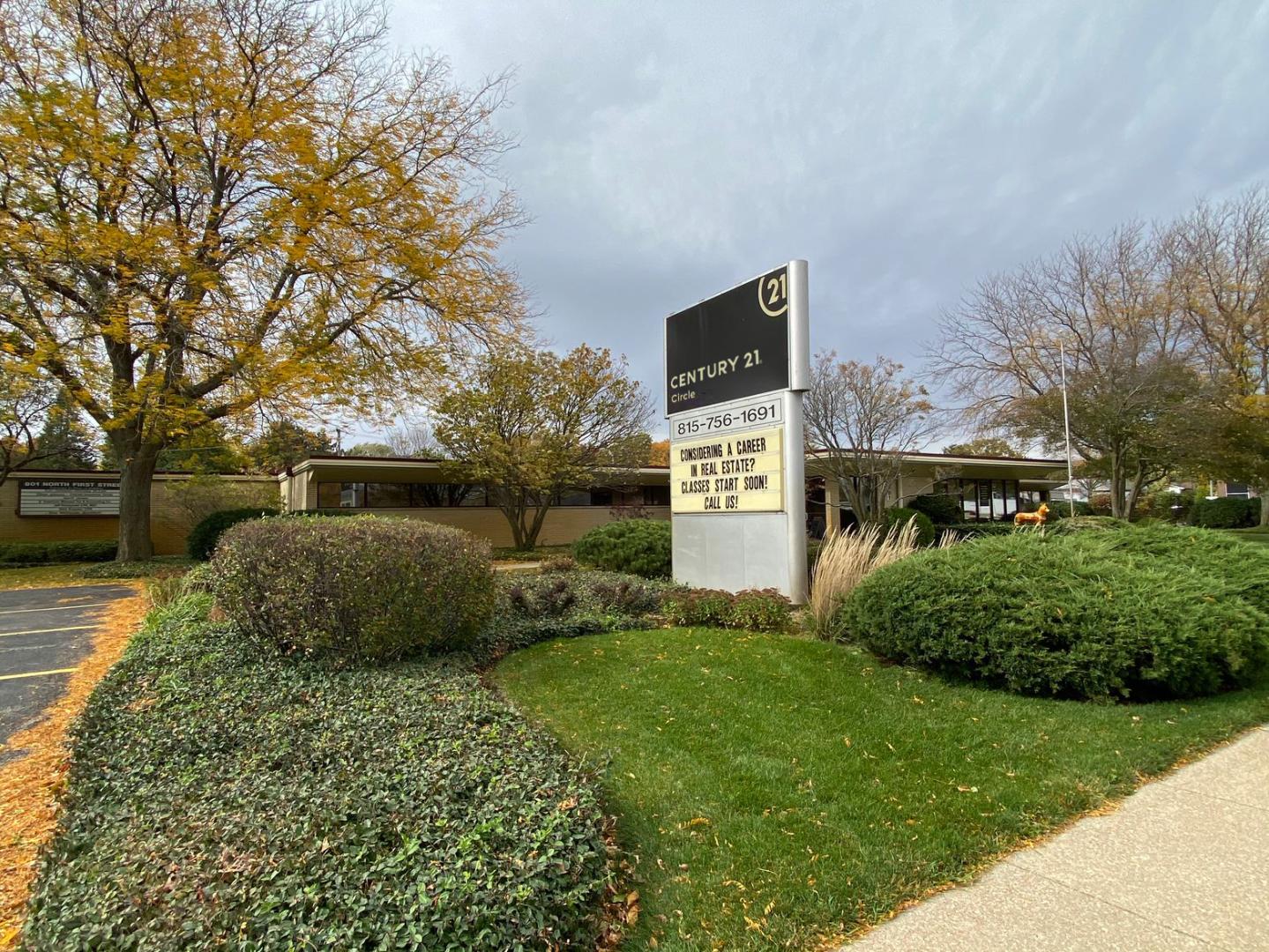 CENTURY 21 Circle