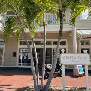 CENTURY 21 Circle