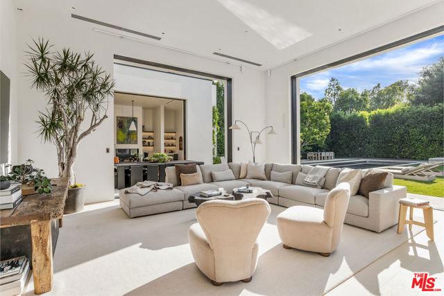 Highwood Street, Los Angeles, California 90049