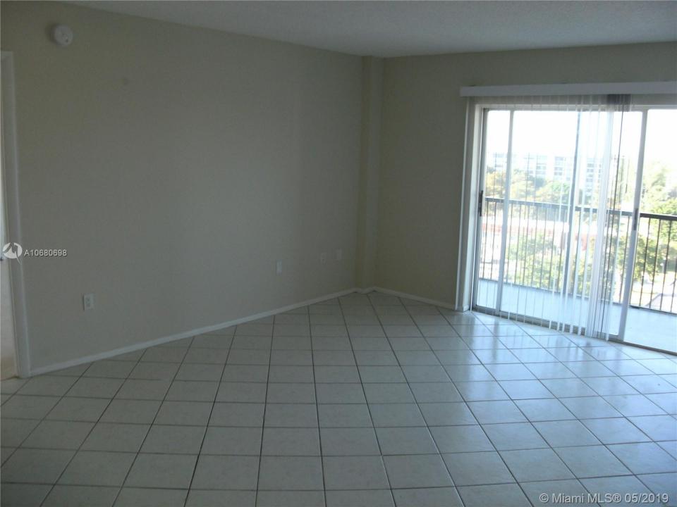 4174 Inverrary Dr 911, Lauderhill, Florida 33319, USA