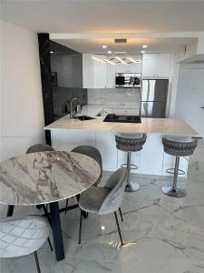 2030 S Ocean Dr 1602, Hallandale Beach, Florida 33009, USA