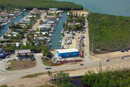 10660 Summerland Dr, Florida 33037, USA