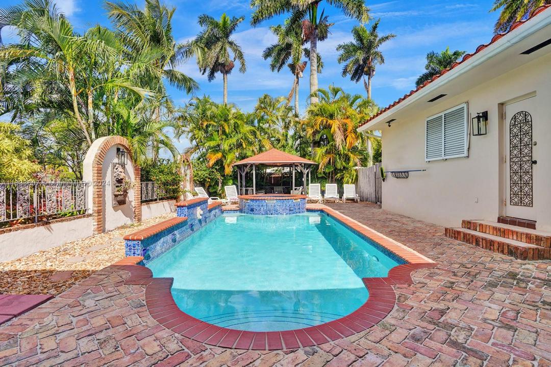 1049 N Southlake Dr, Hollywood, Floride 33019, États-Unis