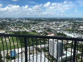 1750 N Bayshore Dr. 5215, Miami, Florida 33132, USA