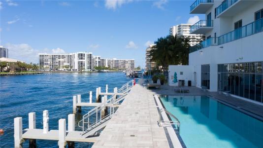 4010 S Ocean Dr CU-1, Hollywood, Florida 33019, USA