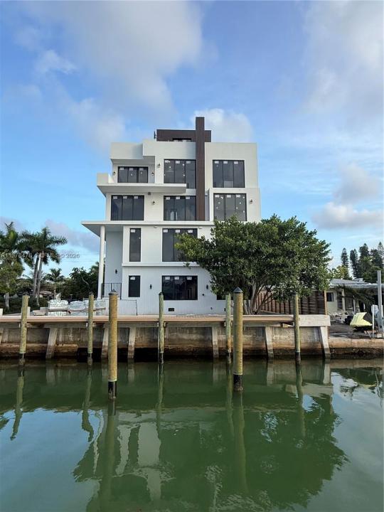 7300 Trouville Esplanade 3, Miami Beach, Florida 33141, USA