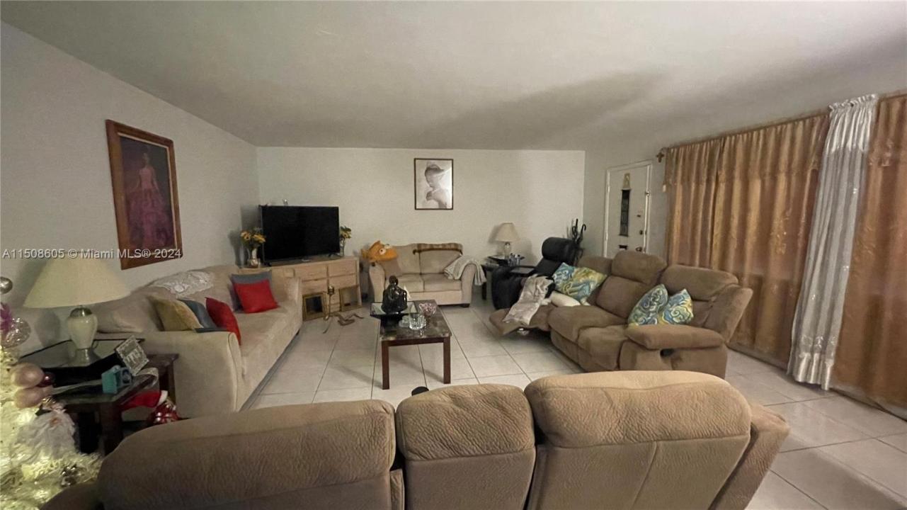 11840 NE 19th Dr 2, North Miami, فلوريدا 33181, الولايات المتحدة