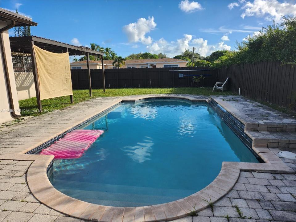 17020 NE 11th Ave, Miami, Florida 33162, Estados Unidos