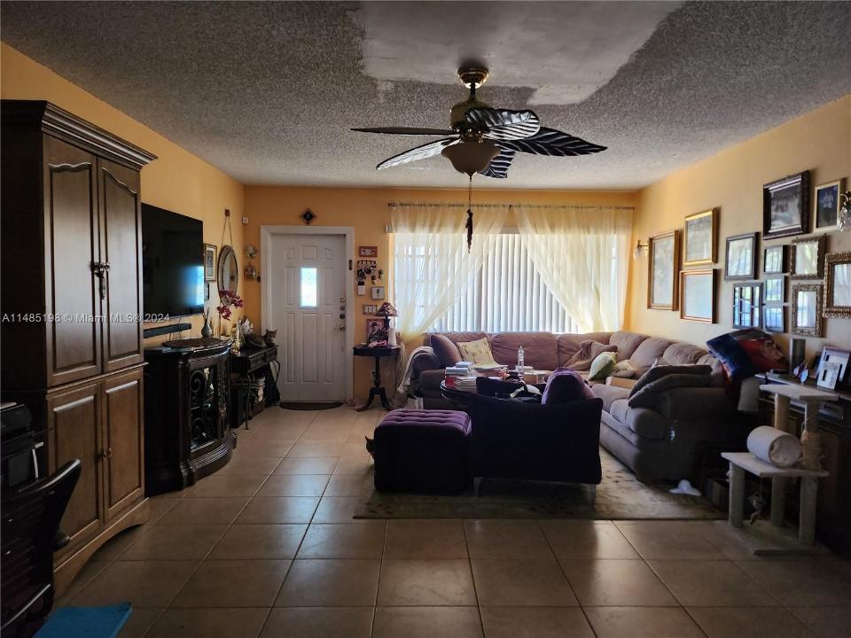 17020 NE 11th Ave, Miami, Florida 33162, Estados Unidos
