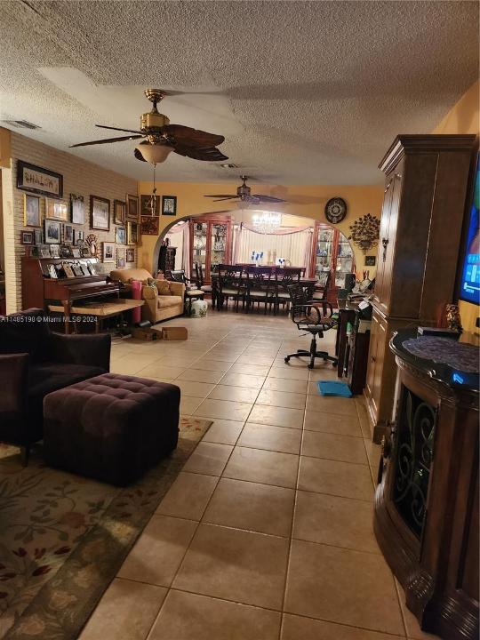 17020 NE 11th Ave, Miami, Florida 33162, Estados Unidos