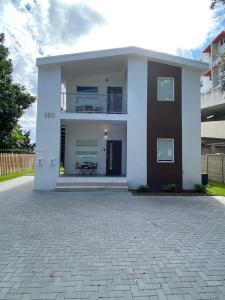 190 NW 57th St, Miami, Florida 33127, USA