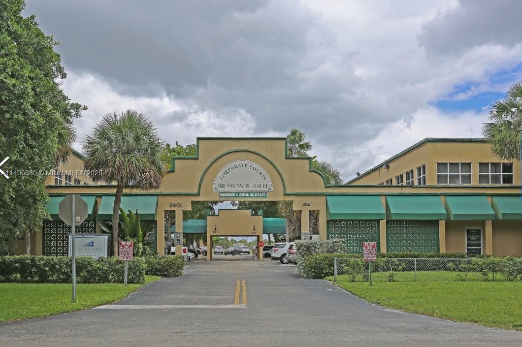 5881 NW 151st St various, Miami Lakes, Floride 33014, États-Unis
