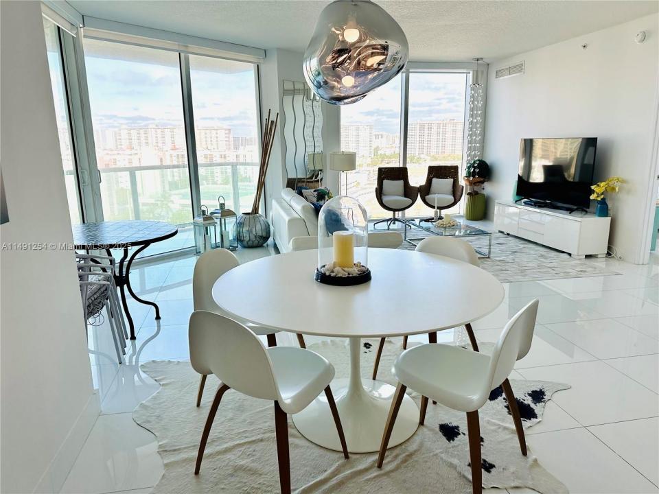 150 Sunny Isles Blvd 1-1102, Sunny Isles Beach, Флорида 33160, Соединенные Штаты