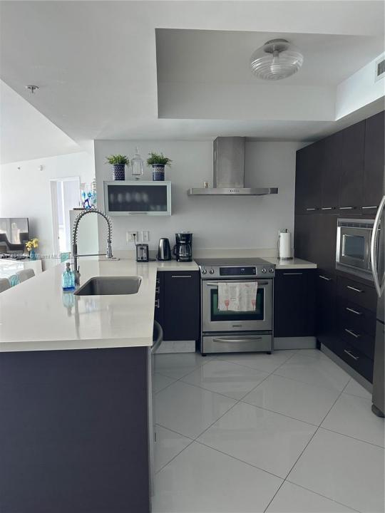 150 Sunny Isles Blvd 1-1102, Sunny Isles Beach, Флорида 33160, Соединенные Штаты