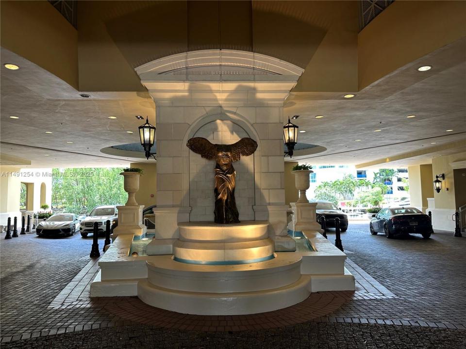 150 Sunny Isles Blvd 1-1102, Sunny Isles Beach, Флорида 33160, Соединенные Штаты