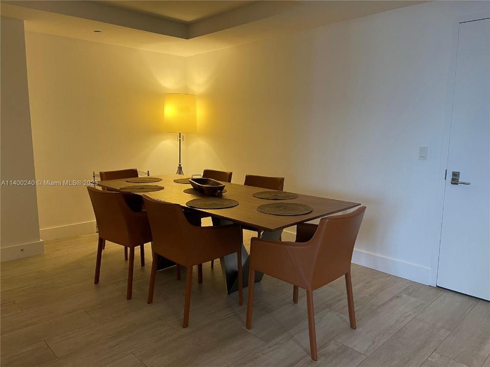 121 NE 34th St 2802, Miami, פלורידה 33137, ארצות הברית של אמריקה