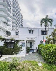 2811 Indian Creek Dr, Miami Beach, Florida 33140, USA