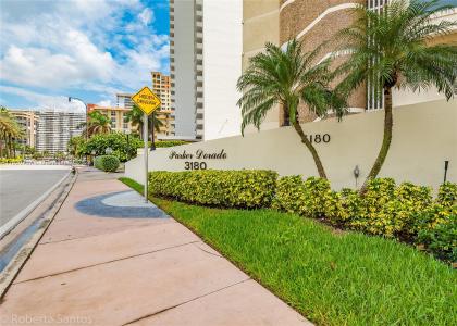 3180 S Ocean Dr 422, Hallandale Beach, Florida 33009, USA