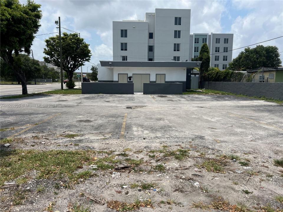 2451 NW 54th St, Miami, Florida 33142, USA