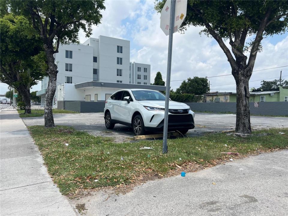 2451 NW 54th St, Miami, Florida 33142, USA