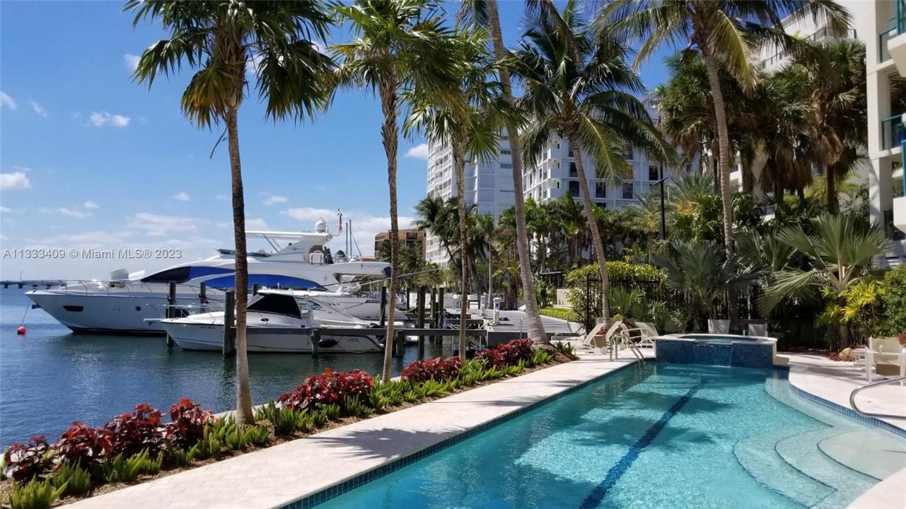 1660 W Glencoe St 302, Coconut Grove, Florida 33133, USA