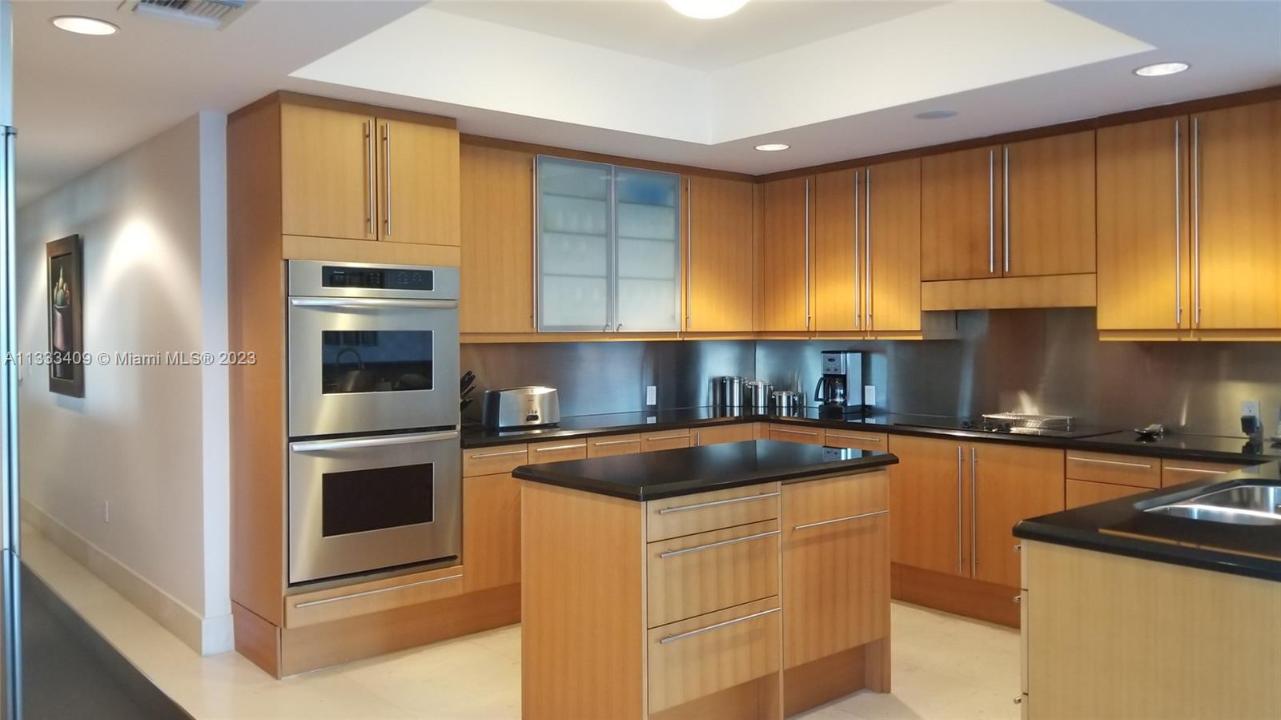 1660 W Glencoe St 302, Coconut Grove, Florida 33133, USA