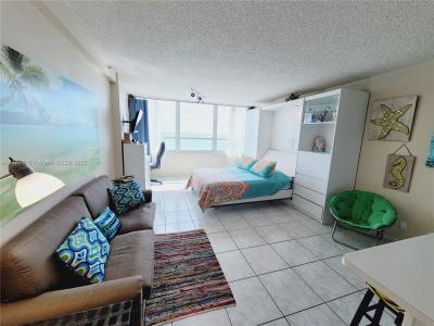 5445 Collins Ave 528, Miami Beach, Florida 33140, USA