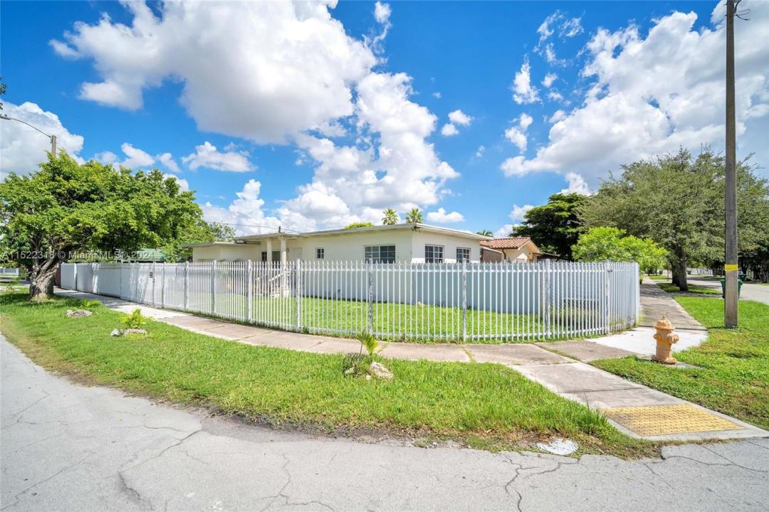 451 NW 30th Pl, Miami, Florida 33125, Stati Uniti