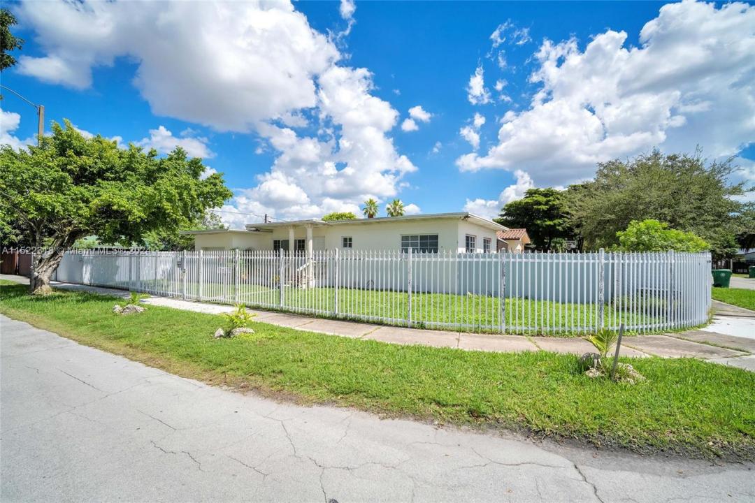 451 NW 30th Pl, Miami, Florida 33125, Stati Uniti