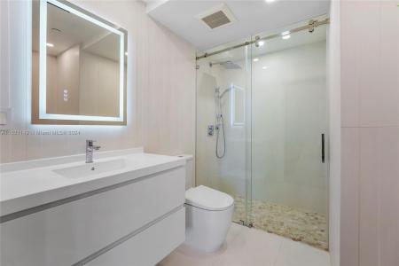 520 Brickell Key Dr A1015, Miami, Florida 33131, USA