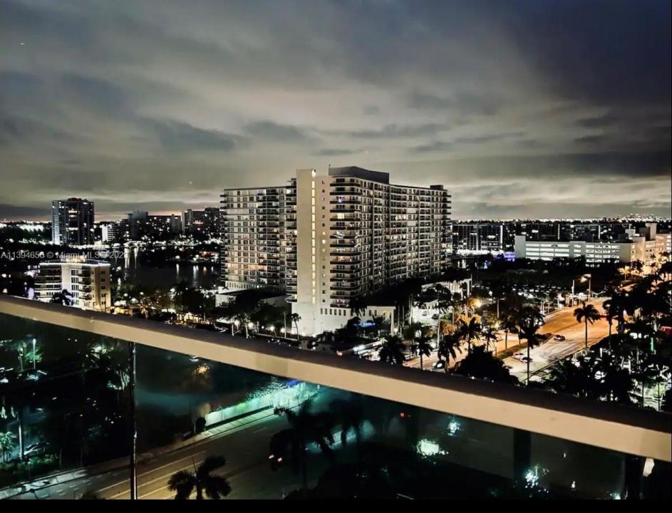 4001 S Ocean Dr 14H, Hollywood, フロリダ 33019, アメリカ合衆国