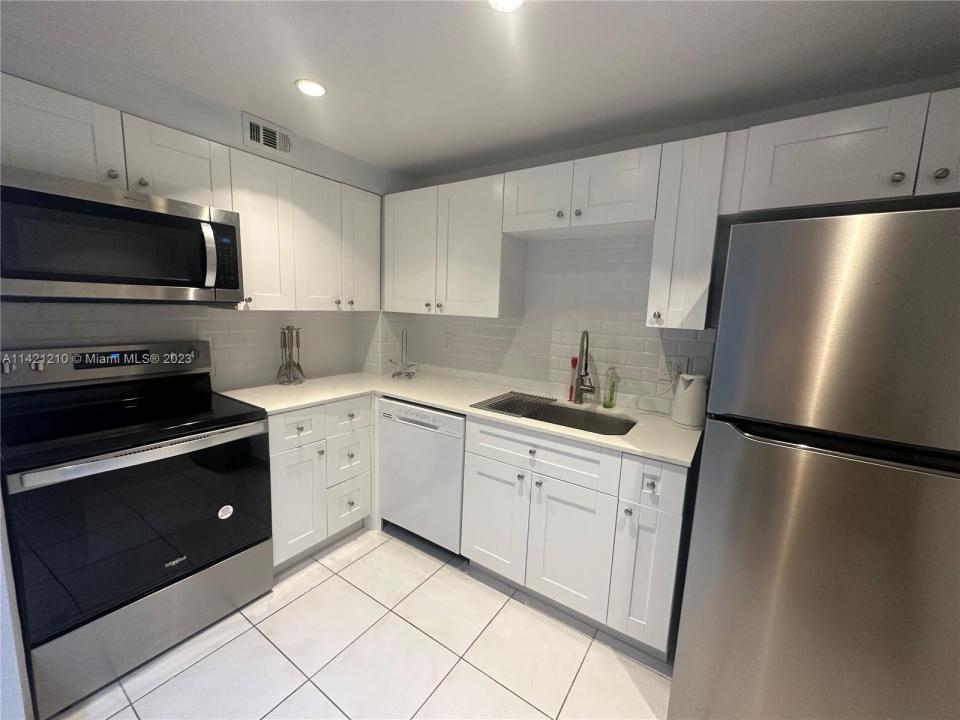 401 Golden Isles Dr 603, Hallandale Beach, Floride 33009, États-Unis
