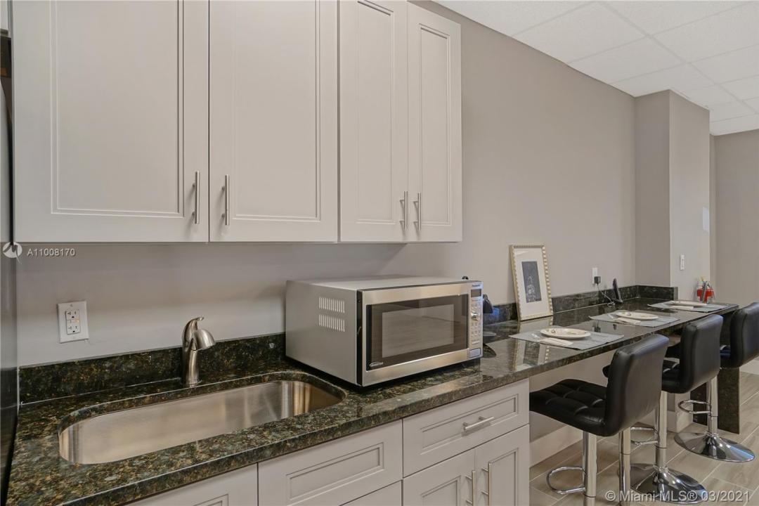 12550 Biscayne Blvd 902, North Miami, Florida 33181