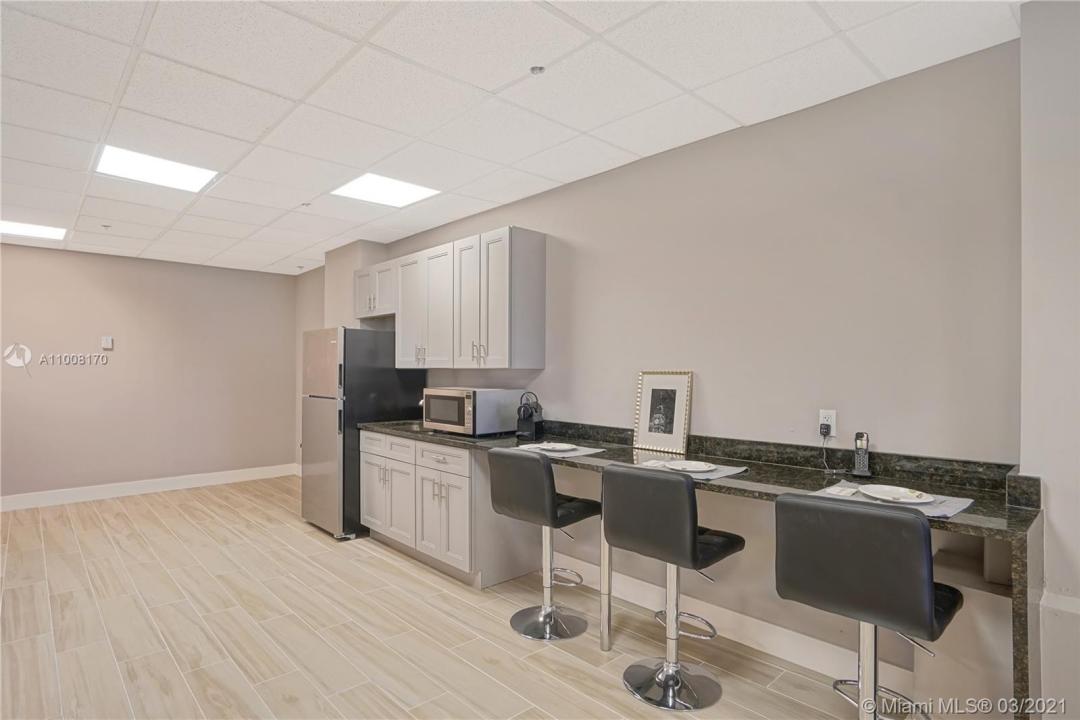 12550 Biscayne Blvd 902, North Miami, Florida 33181