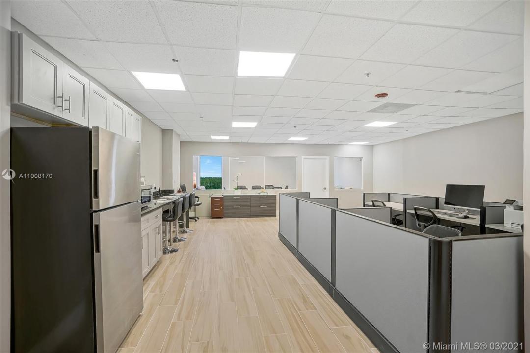 12550 Biscayne Blvd 902, North Miami, Florida 33181