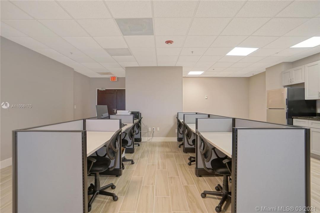 12550 Biscayne Blvd 902, North Miami, Florida 33181