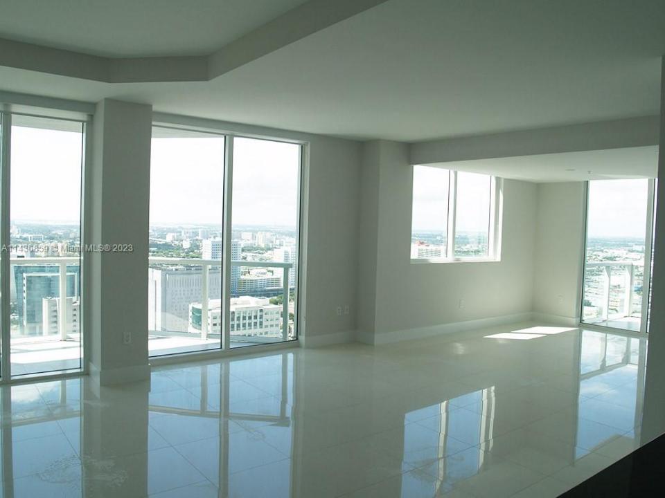 244 Biscayne Blvd 3908, Miami, Florida 33132