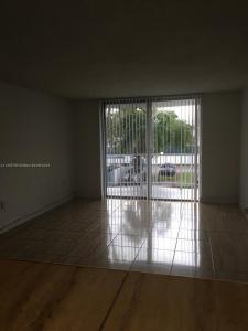 498 NW 165th St Rd D205, Miami, Floride 33169, États-Unis