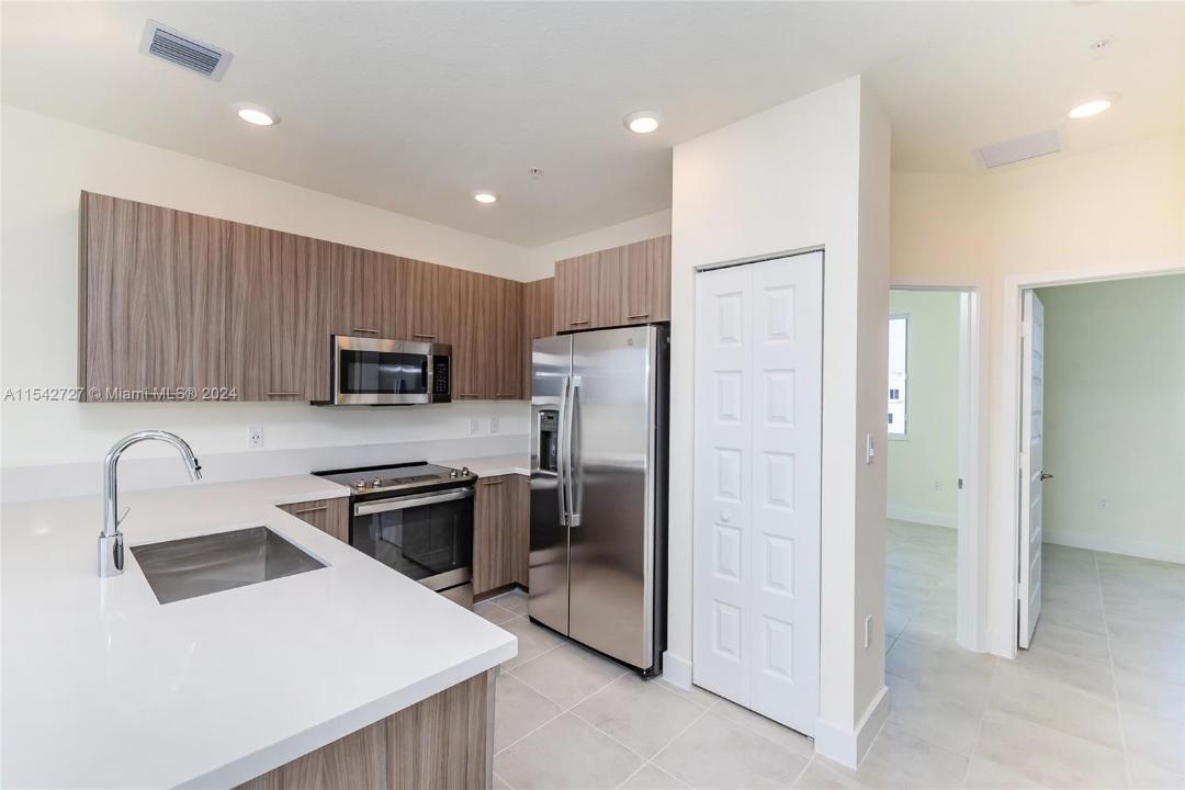 6450 NW 102 Path 303, Doral, Флорида 33178, Соединенные Штаты