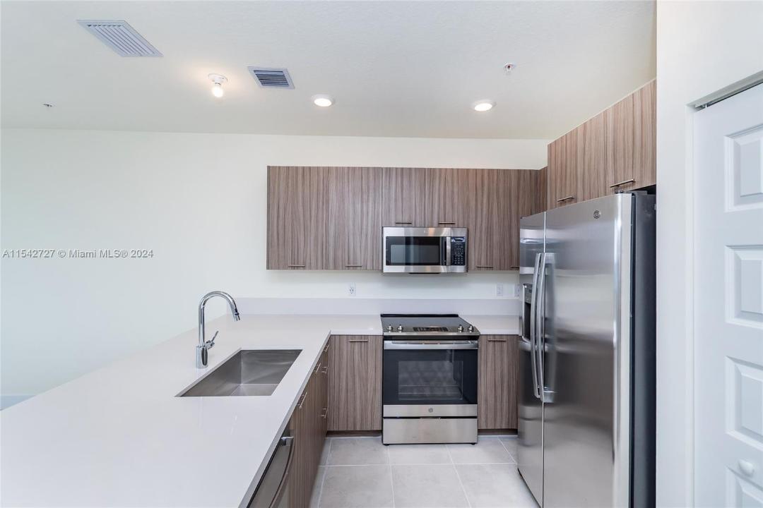 6450 NW 102 Path 303, Doral, Флорида 33178, Соединенные Штаты