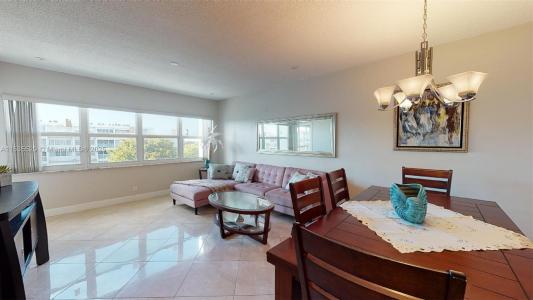 329 SE 3rd St 402P, Hallandale Beach, Florida 33009, USA