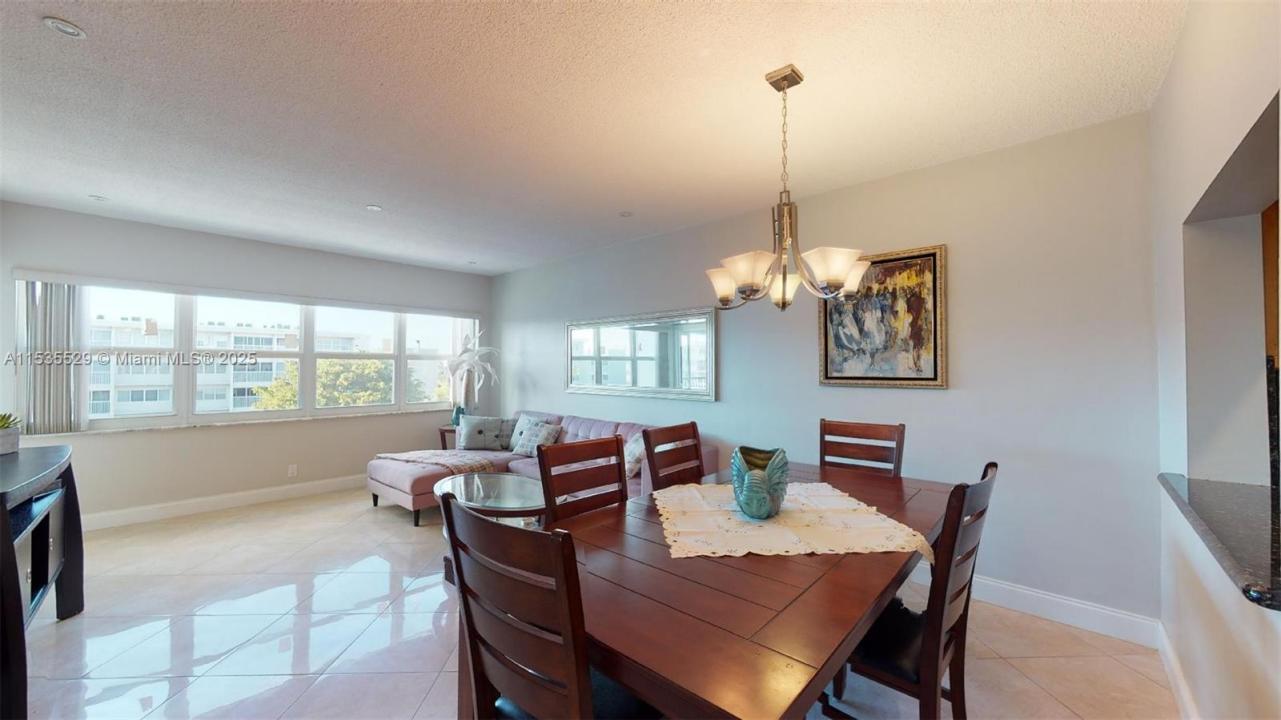 329 SE 3rd St 402P, Hallandale Beach, Floride 33009, États-Unis