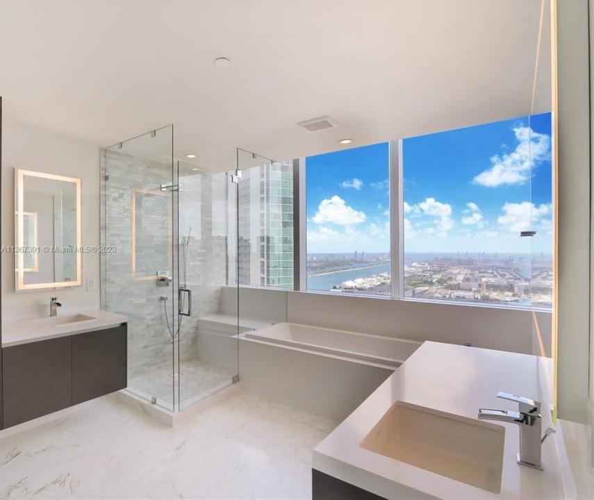 851 NE 1st Ave 4111, Miami, 佛罗里达州 33132, 美国