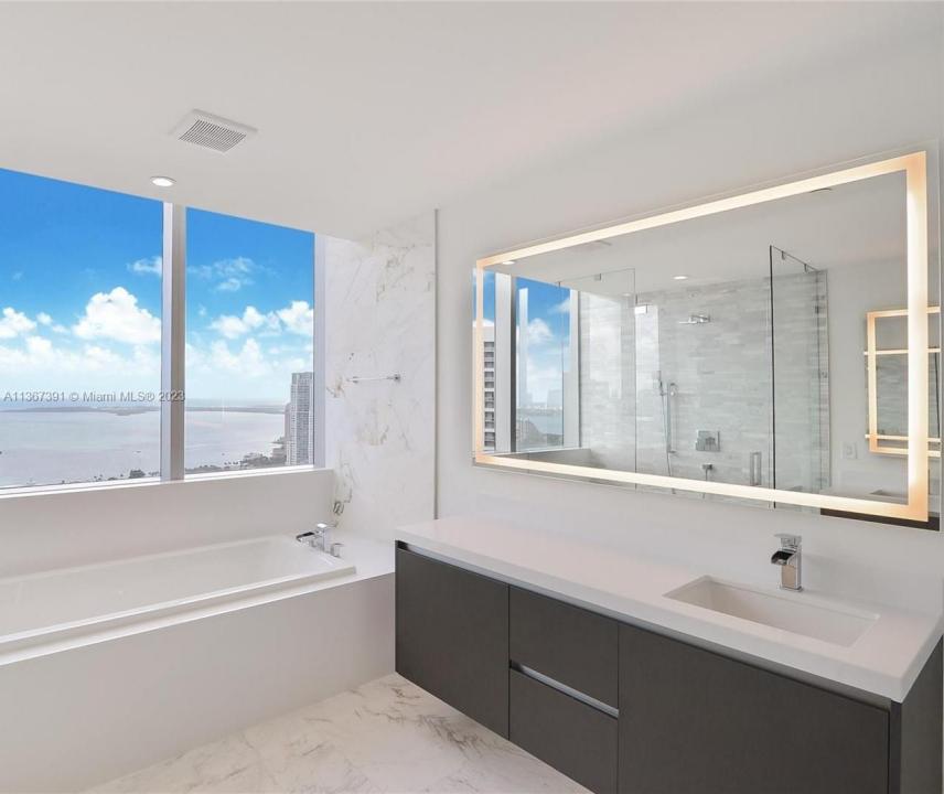851 NE 1st Ave 4111, Miami, 佛罗里达州 33132, 美国